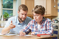 Professeur en cours particuliers avec un élève